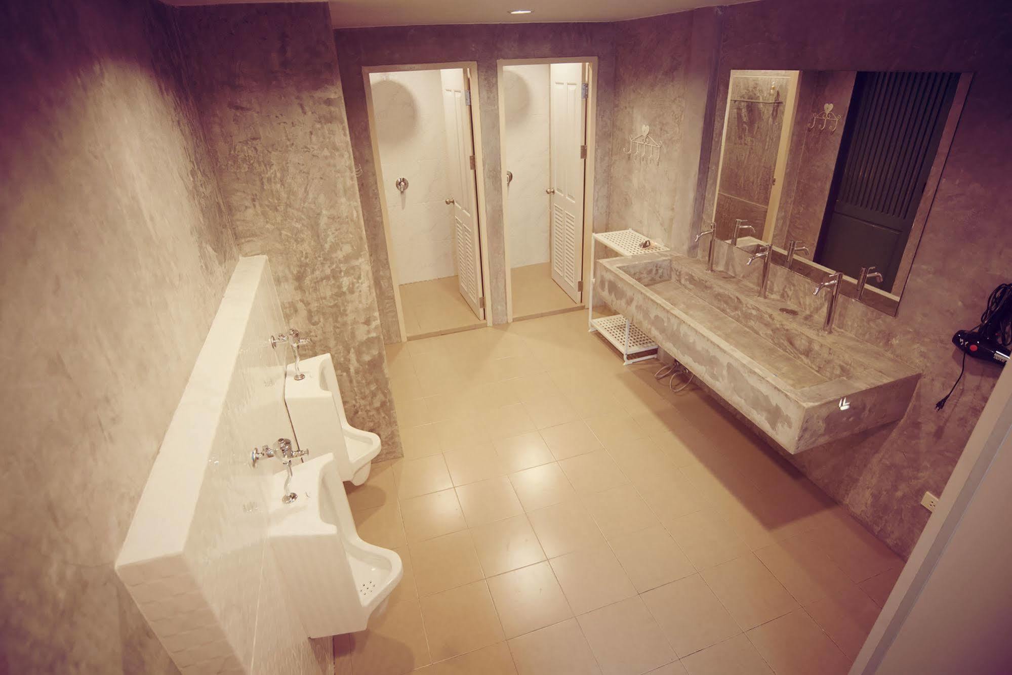 Yoo Yen Pen Sook Hostel Bangkok Ngoại thất bức ảnh