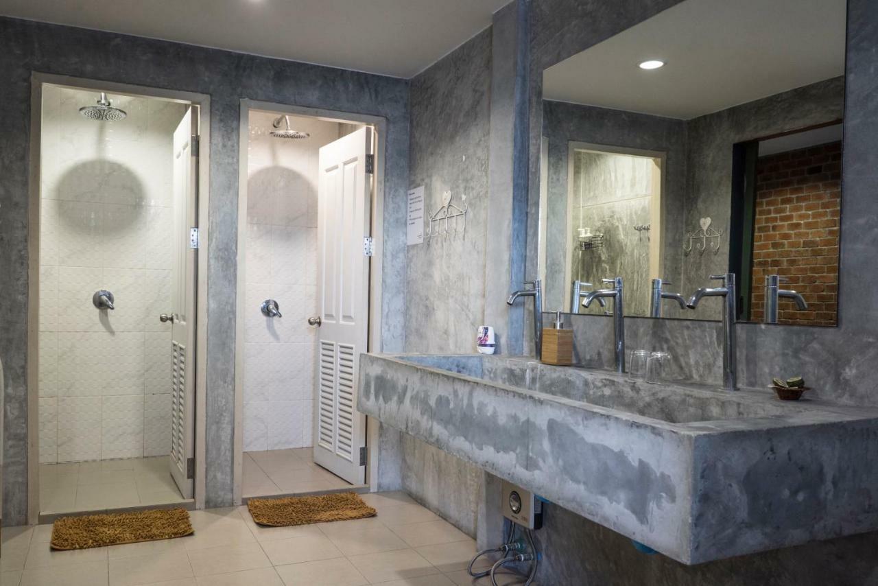 Yoo Yen Pen Sook Hostel Bangkok Ngoại thất bức ảnh