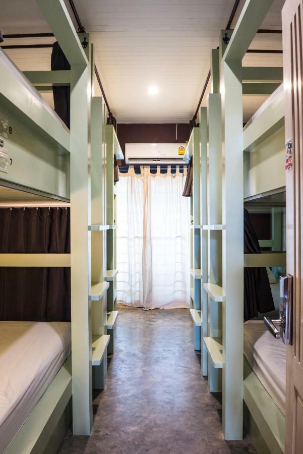 Yoo Yen Pen Sook Hostel Bangkok Ngoại thất bức ảnh