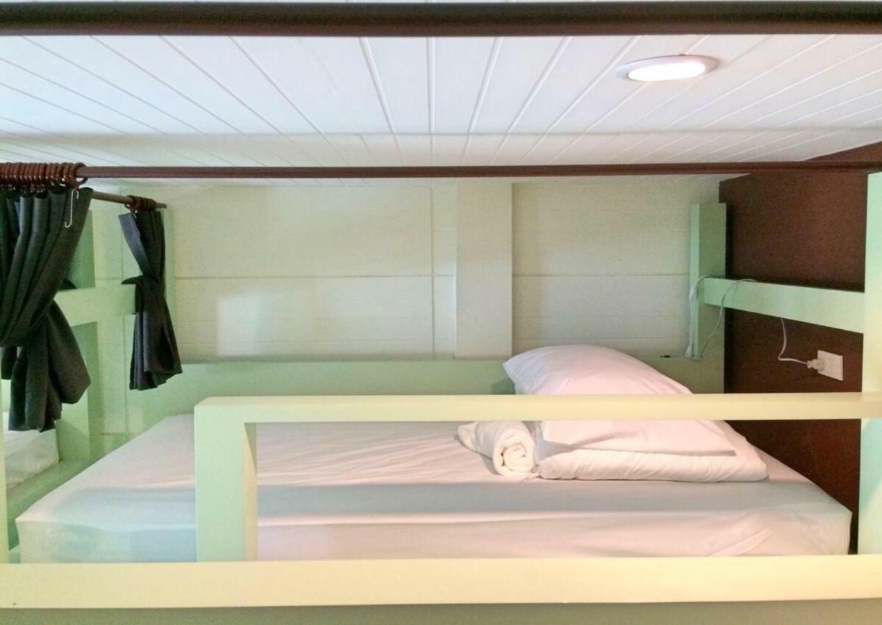 Yoo Yen Pen Sook Hostel Bangkok Ngoại thất bức ảnh
