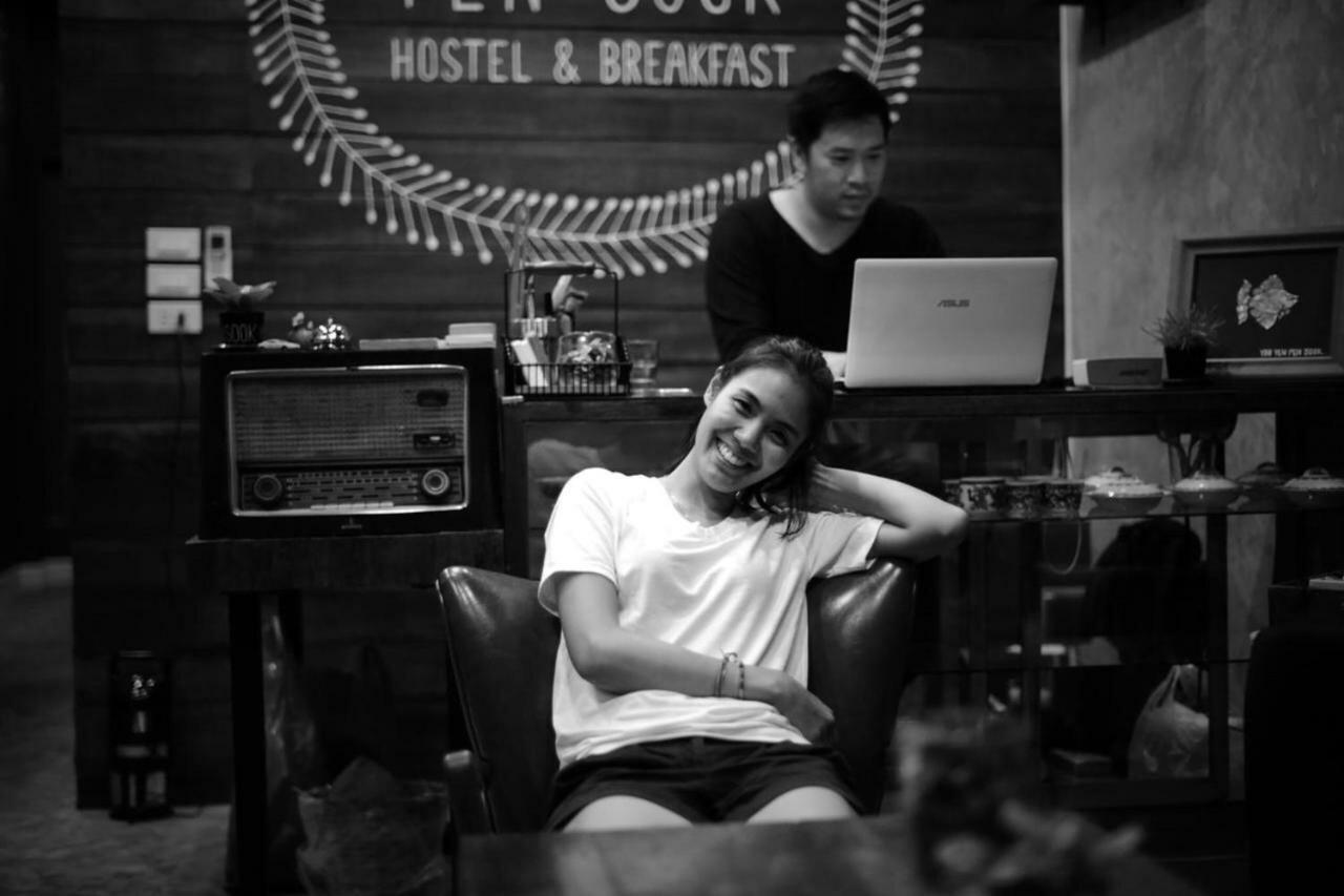 Yoo Yen Pen Sook Hostel Bangkok Ngoại thất bức ảnh