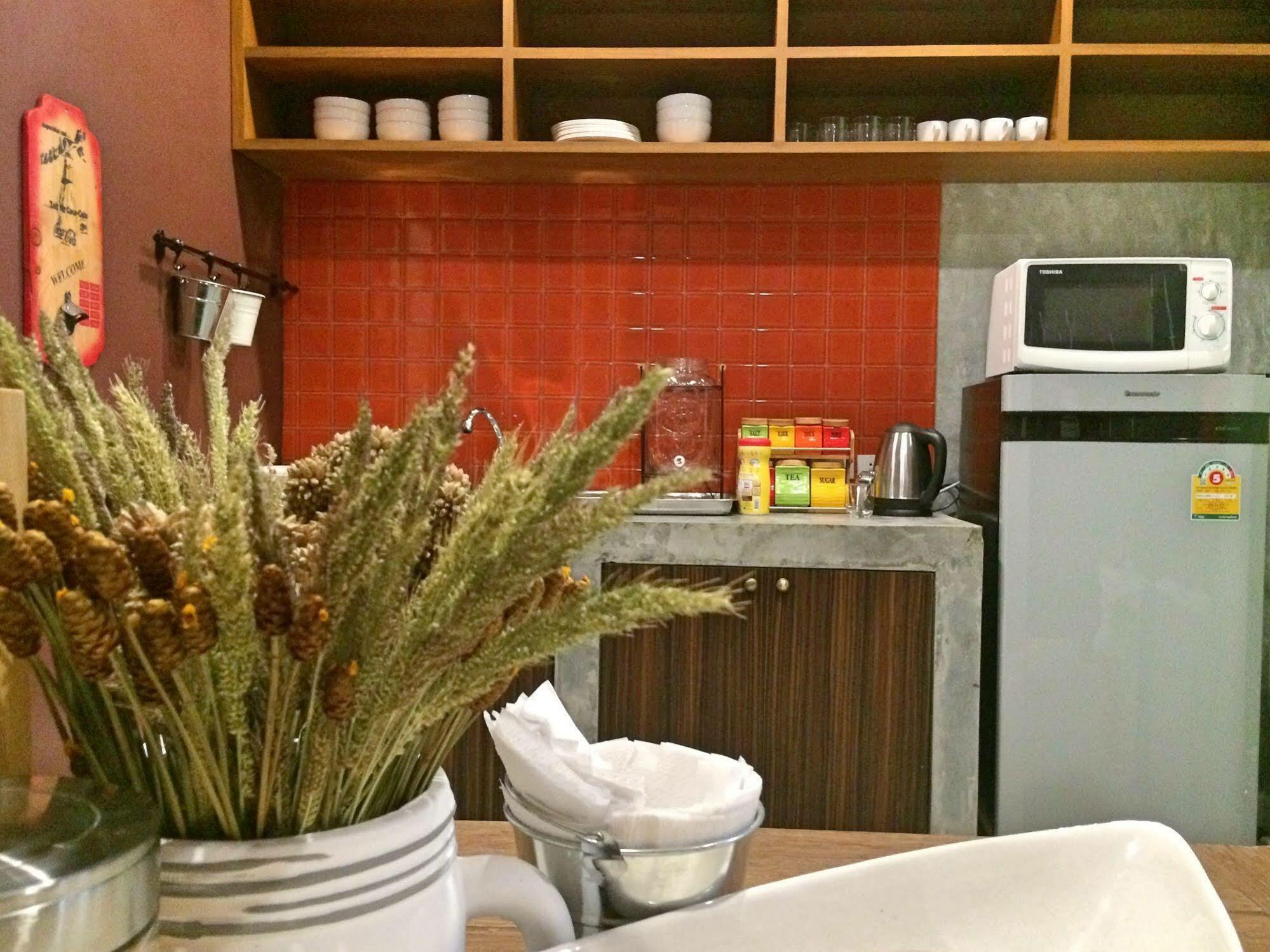 Yoo Yen Pen Sook Hostel Bangkok Ngoại thất bức ảnh